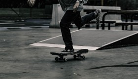 ag体育公司-梅西惊险取胜新规引爆足坛，阿森纳深陷争议漩涡，谁动了足球的公平？